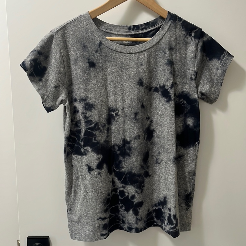 Woman’s Madewell tie dye shirt sleeve tee, small